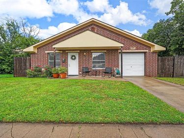 2833 Gordon Avenue, Fort Worth, TX 76110
