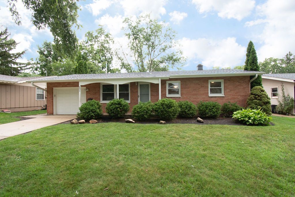 231 S 17th Street, Saint Charles, IL 60174 Main Photo