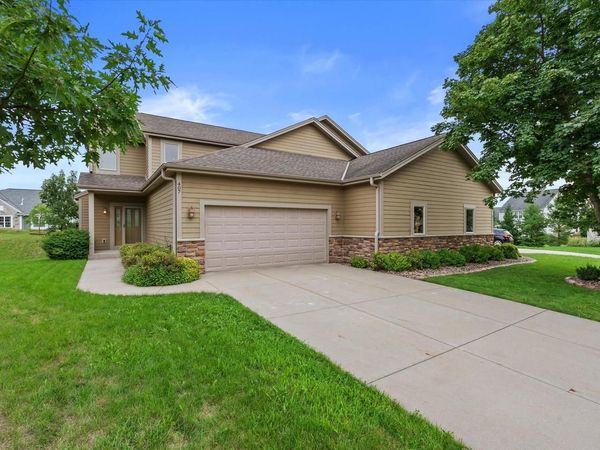407 Century Oak DRIVE, Waukesha, WI 53188