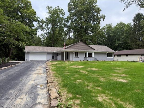 2120 Arms Drive, Girard, OH 44420