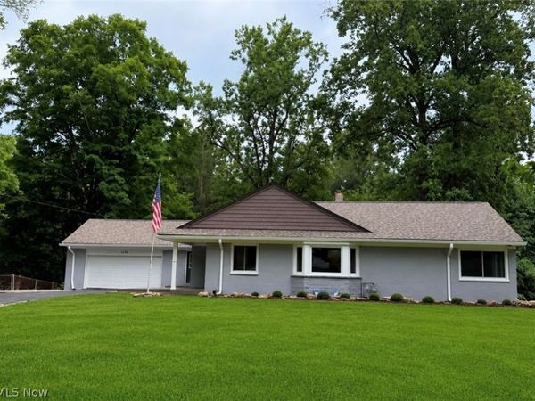 2120 Arms Drive, Girard, OH 44420