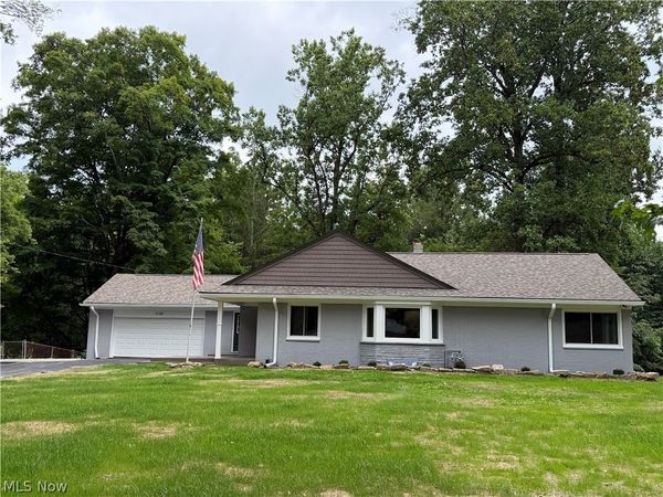 2120 Arms Drive, Girard, OH 44420