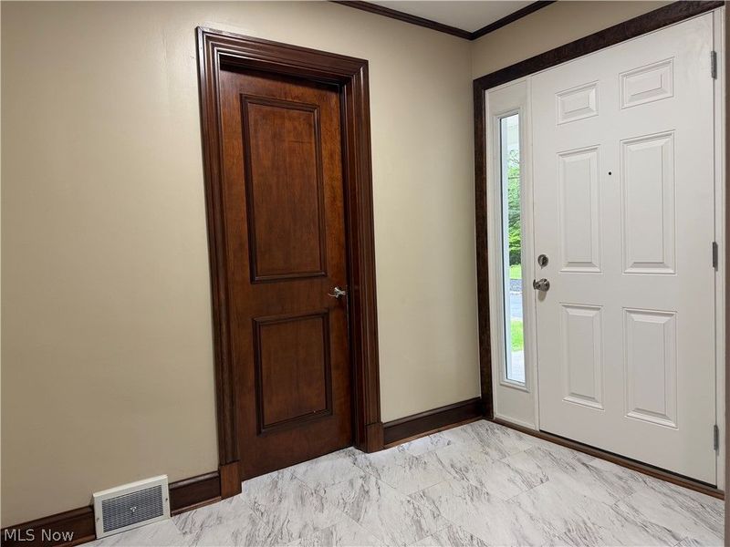 2120 Arms Drive, Girard, OH 44420 Photo 2