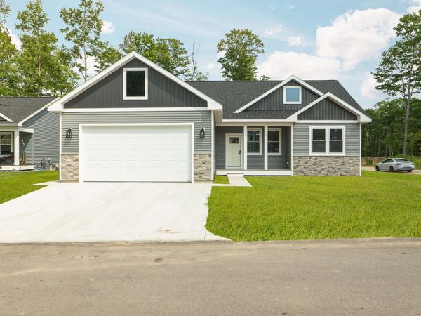 2207 Cottonwood Avenue, Traverse City, MI 49637