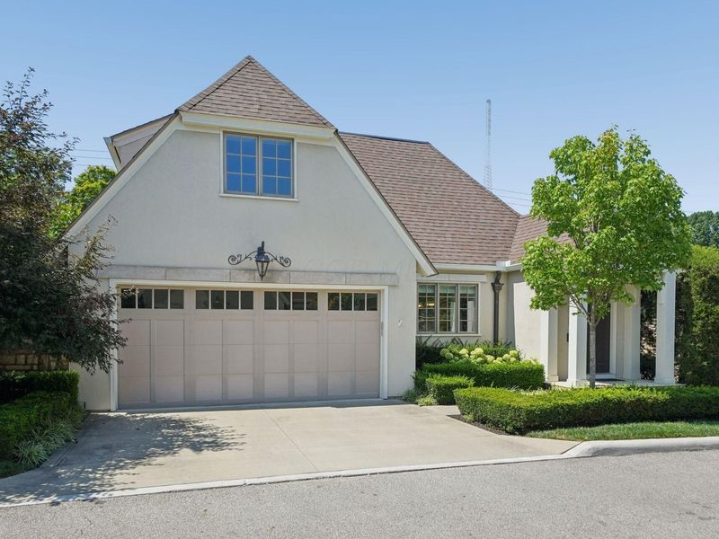3445 London Court Drive, Columbus, OH 43221 Photo 2