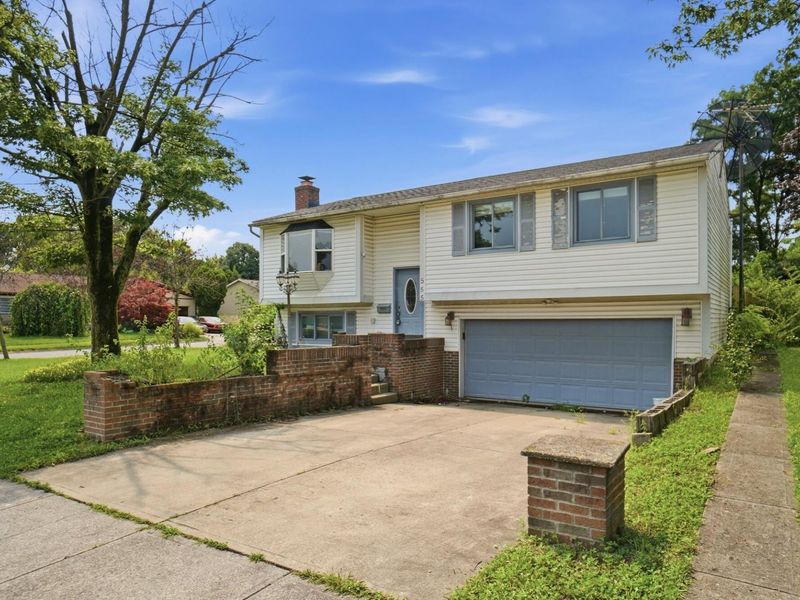 555 Fox Ridge Street , Columbus, OH 43228 Photo 1