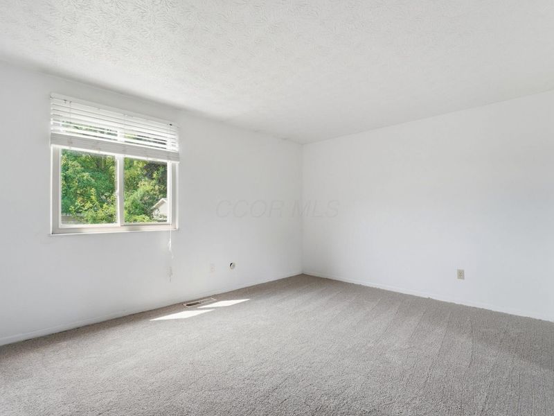555 Fox Ridge Street , Columbus, OH 43228 Photo 22