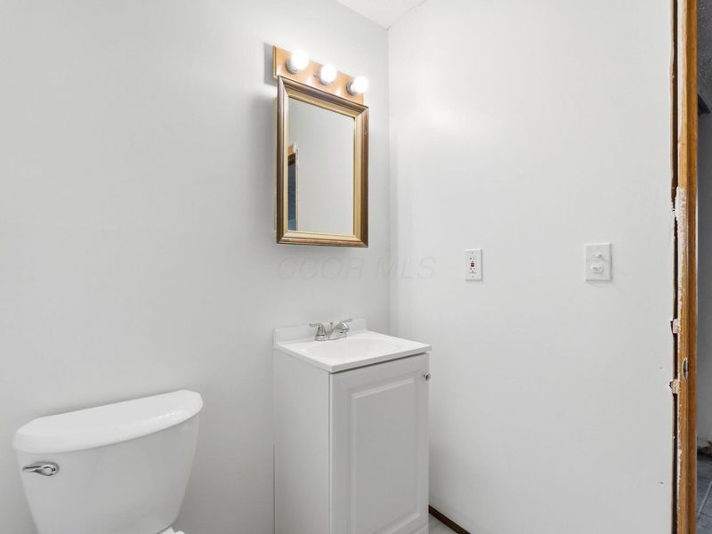 555 Fox Ridge Street , Columbus, OH 43228 Photo 33