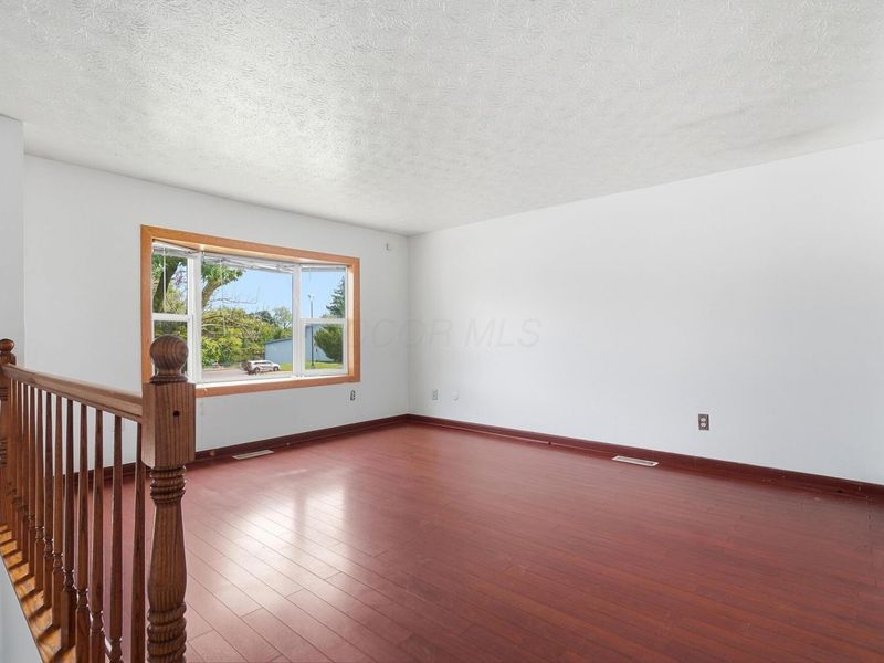 555 Fox Ridge Street , Columbus, OH 43228 Photo 7