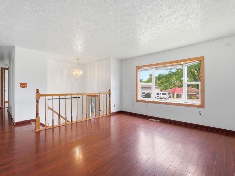 555 Fox Ridge Street , Columbus, OH 43228 Photo 8