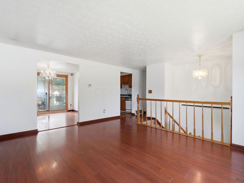 555 Fox Ridge Street , Columbus, OH 43228 Photo 9