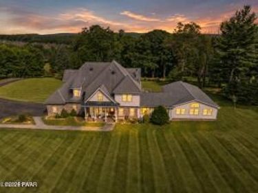 17 CRICKET HILL ROAD, HAWLEY, PA 18428