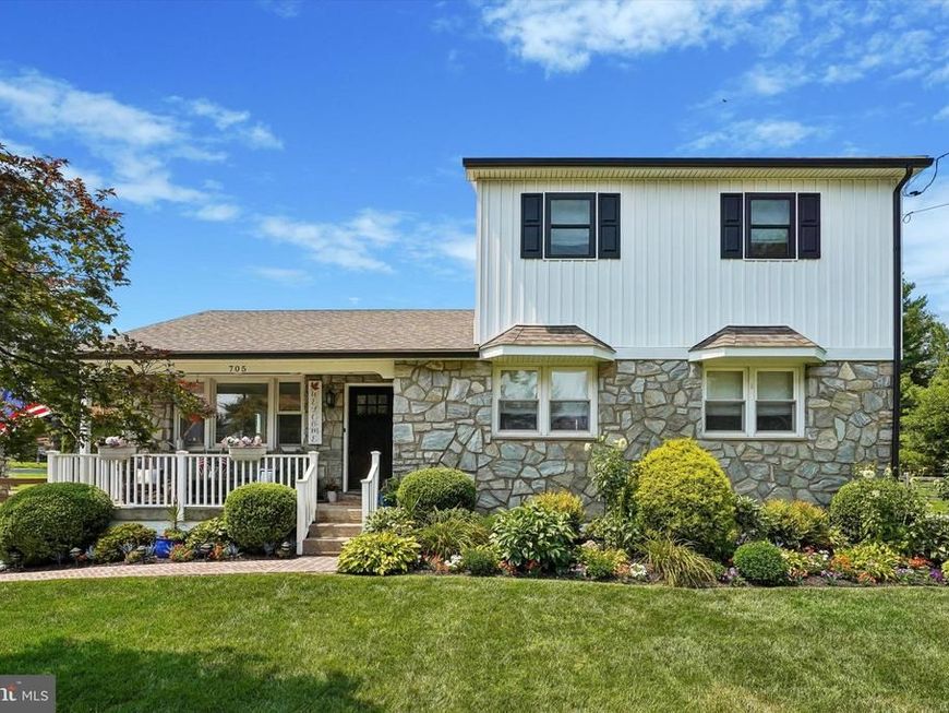 705 Hollow Road, Phoenixville, PA 19460 Main Photo