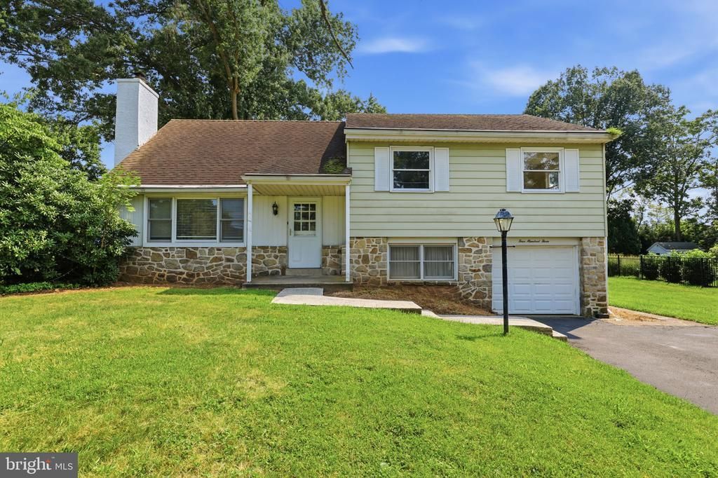 403 MERION DRIVE, NEWTOWN, PA 18940