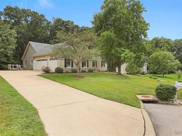 1154 S Charlemagne Drive, Lake St Louis, MO 63367