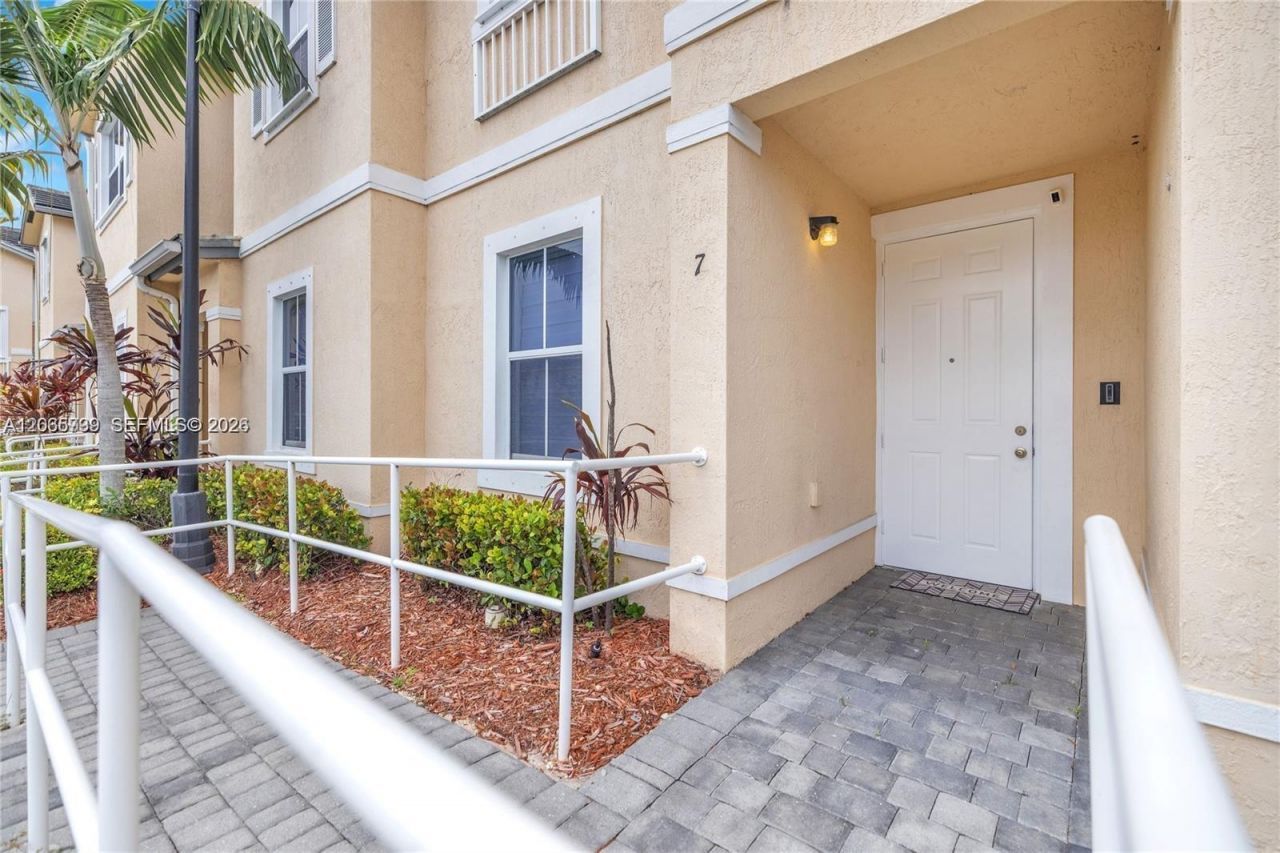 2819 SE 1st Dr, Unit 7, Homestead, FL 33033 Photo