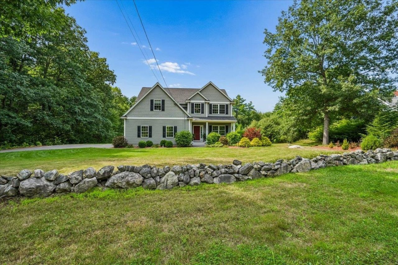 12 Alexander Road, Londonderry, NH 03053 Main Photo