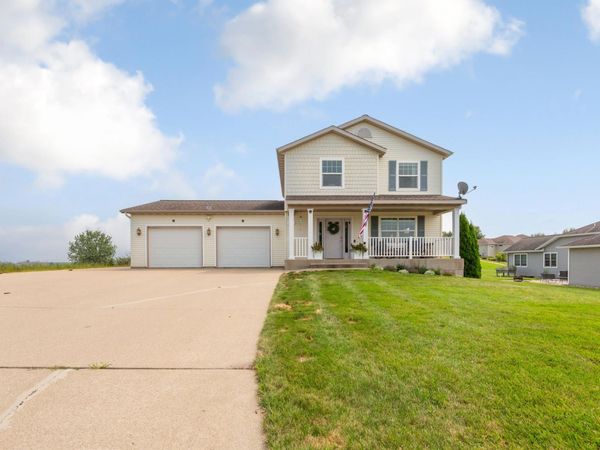 2502 6th Street NE, Waseca, MN 56093