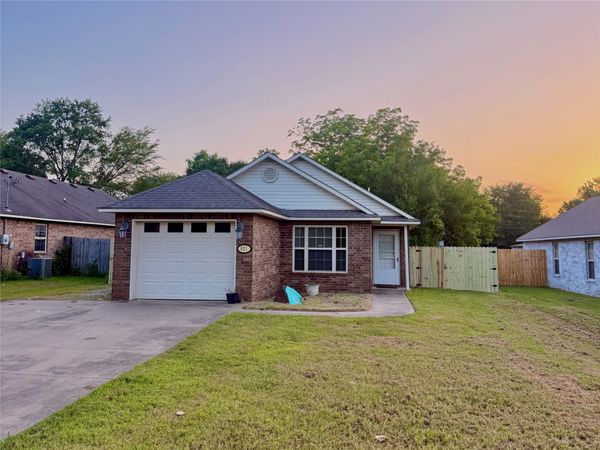 921 S Locust , Sallisaw, OK 74955