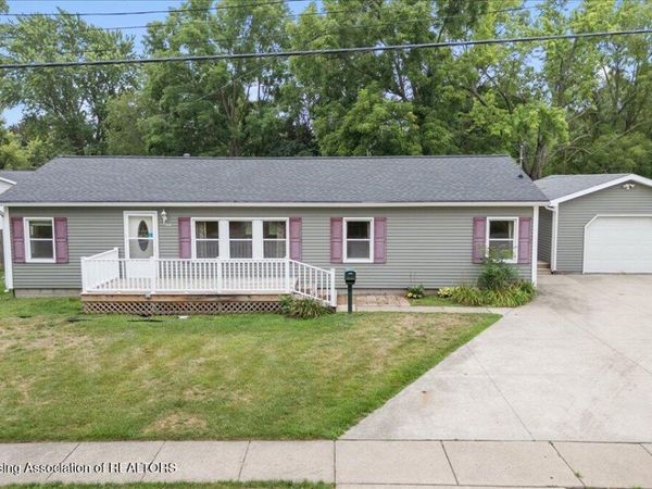 823 Pleasant Street, Grand Ledge, MI 48837