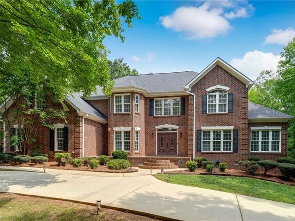 3608 Summit Lakes Drive , Browns Summit, NC 27214