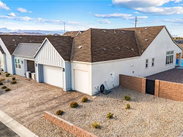 8811 Italian Trotter Court, Las Vegas, NV 89113