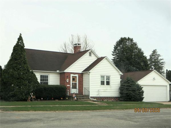 1102 F Avenue, Grundy Center, IA 50638
