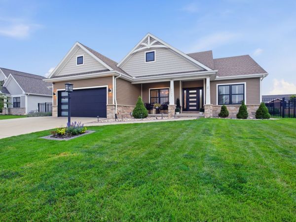 1104 Morningside Lane , Mahomet, IL 61853
