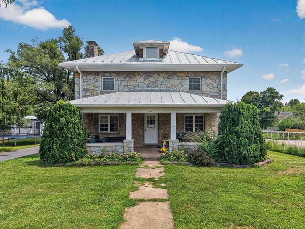 1076 COLLEGE AVE, HARRISONBURG, VA 22802