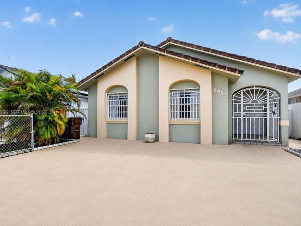 6983 W 24th Ln , Hialeah, FL 33016