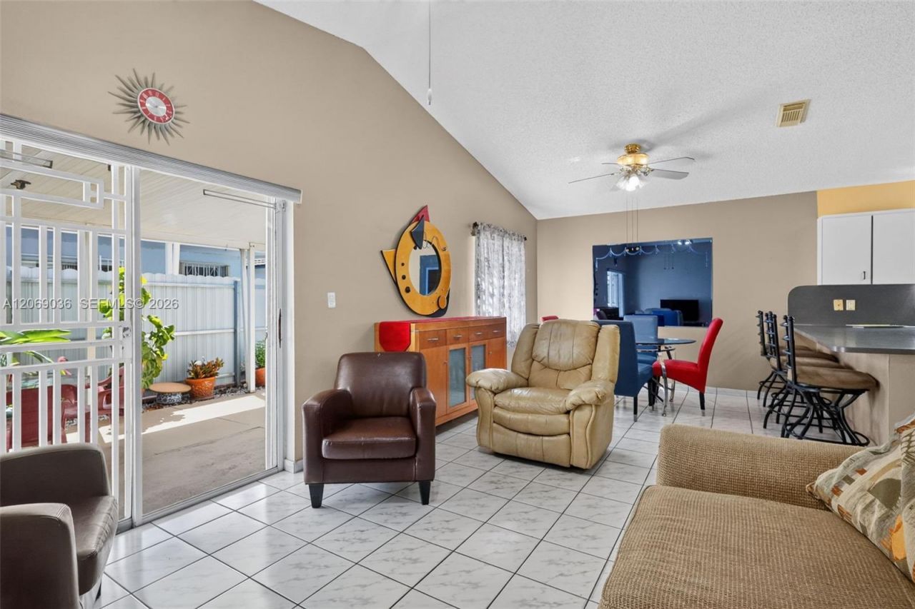 6983 W 24th Ln, Hialeah, FL 33016 Photo