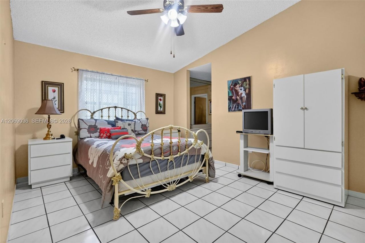 6983 W 24th Ln, Hialeah, FL 33016 Photo