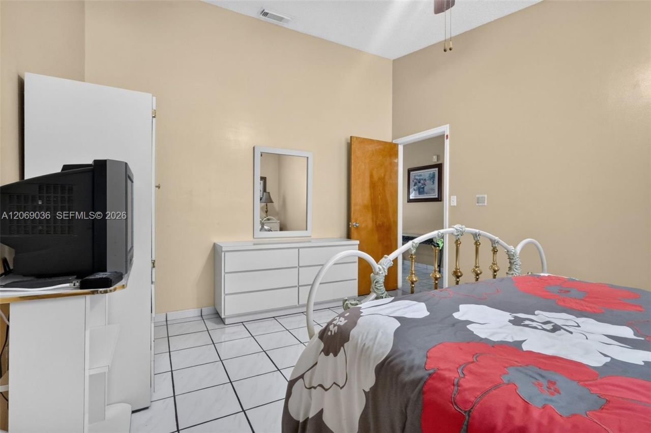 6983 W 24th Ln, Hialeah, FL 33016 Photo