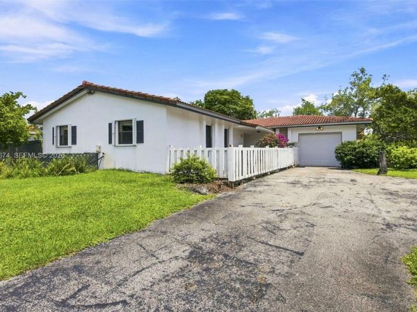4121 NW 78th Way , Coral Springs, FL 33065