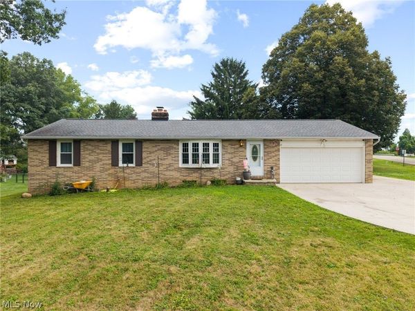6641 Hillfield Street NW, North Canton, OH 44720