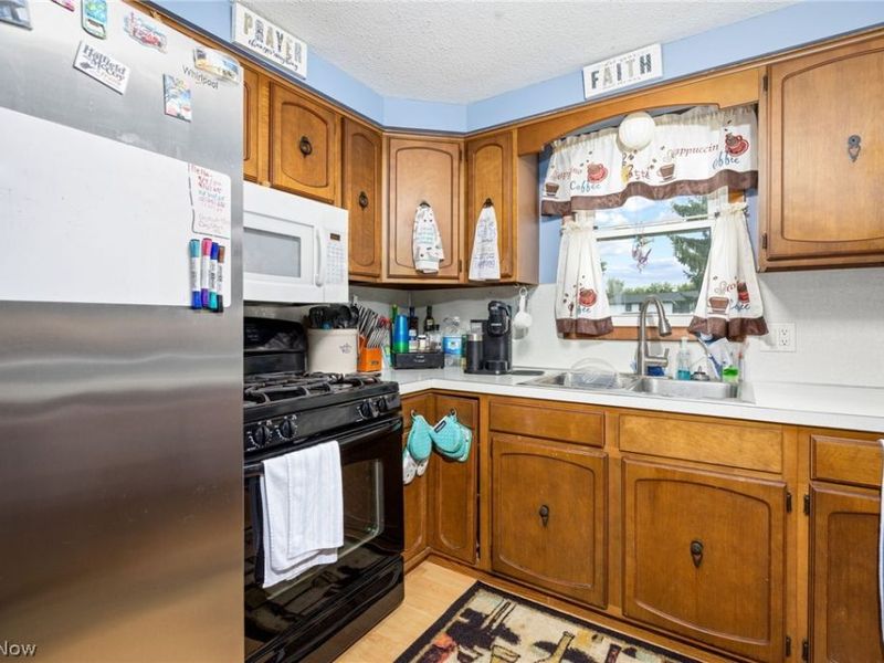 6641 Hillfield Street NW, North Canton, OH 44720 Photo 9