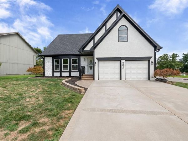 205 Johnston Parkway, Raymore, MO 64083