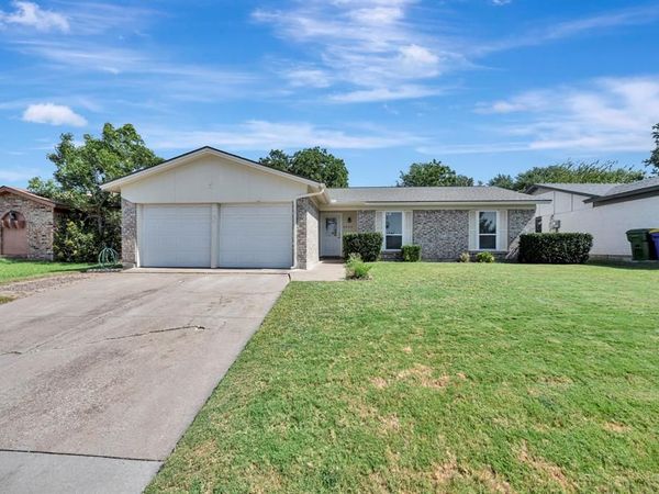 6453 Starnes Road, Watauga, TX 76148