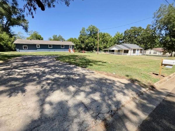 208 Miller Street, Mount Vernon, TX 75457