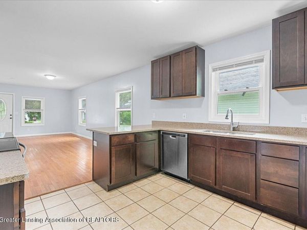 411 N Francis Avenue, Lansing, MI 48912