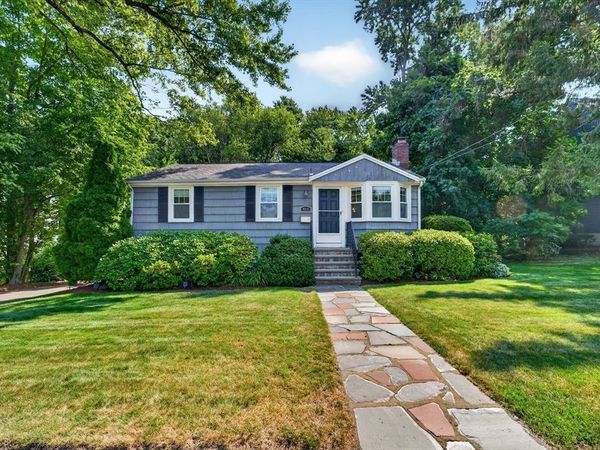 462 Chestnut St, Needham, MA 02492