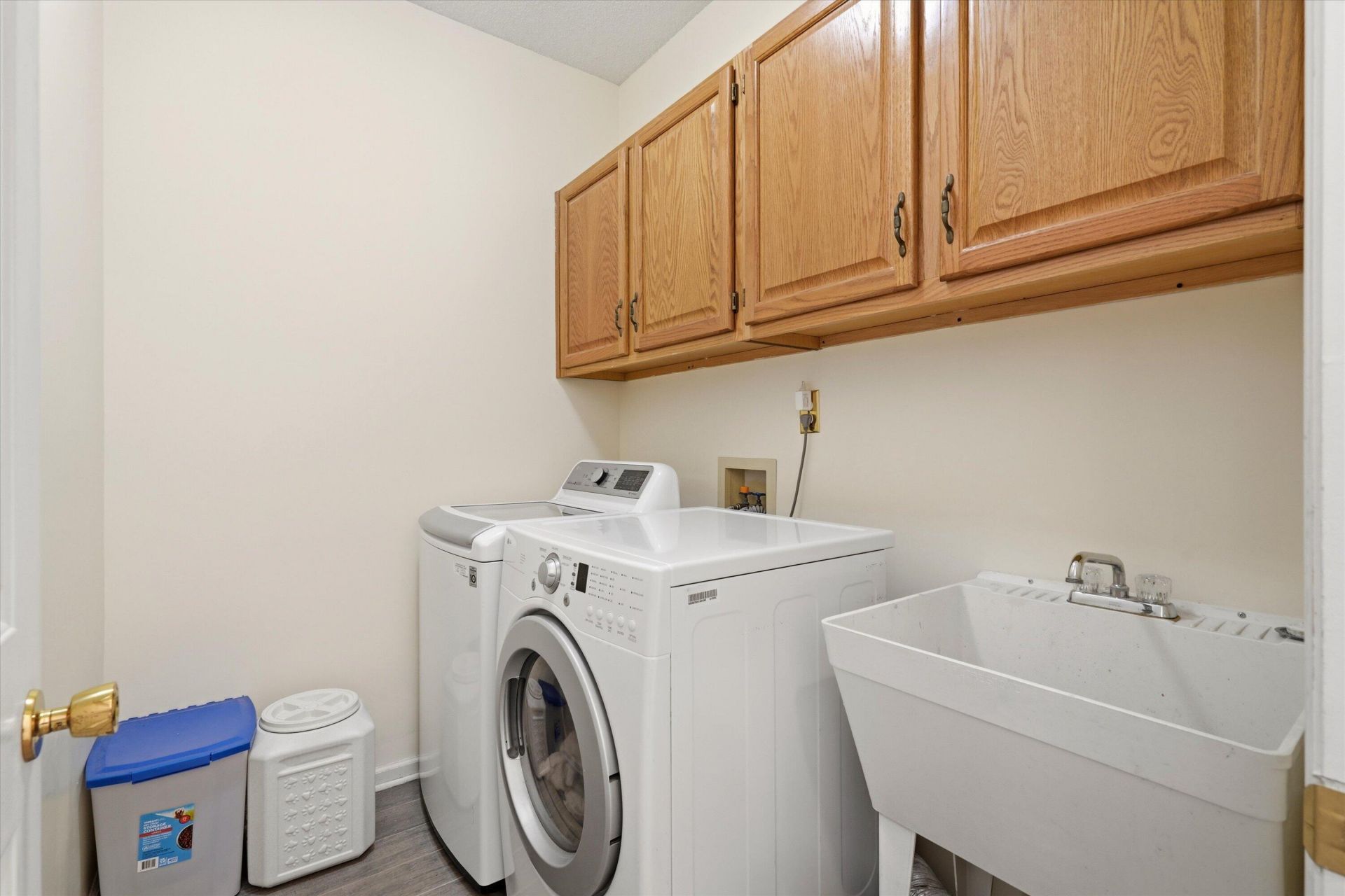 5410 Dwight Drive Photo 22