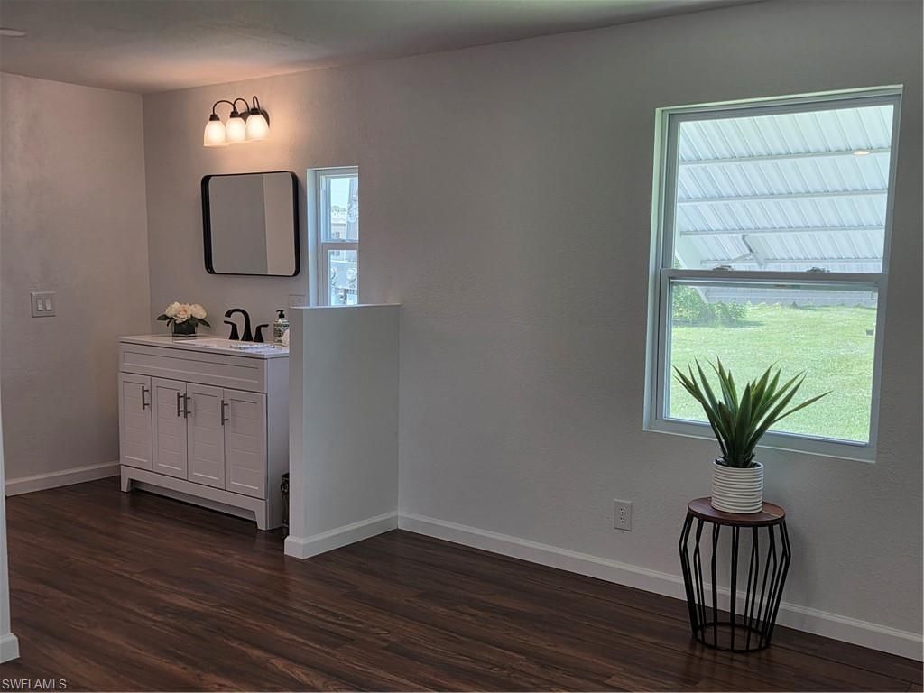 556 Freedom St , North Fort Myers, FL 33917 Photo