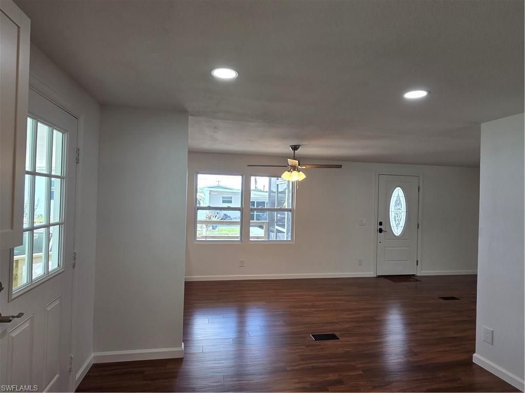 556 Freedom St , North Fort Myers, FL 33917 Photo