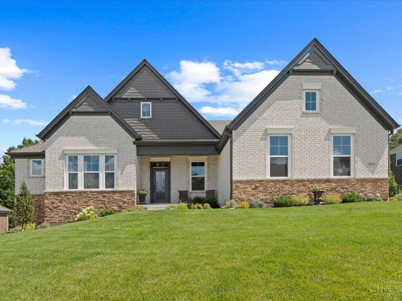 8858 Old Farm Drive, West Chester, OH 45069 Photo 2