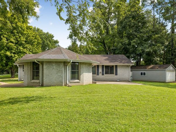 100 Lakewood Cir, Smyrna, TN 37167
