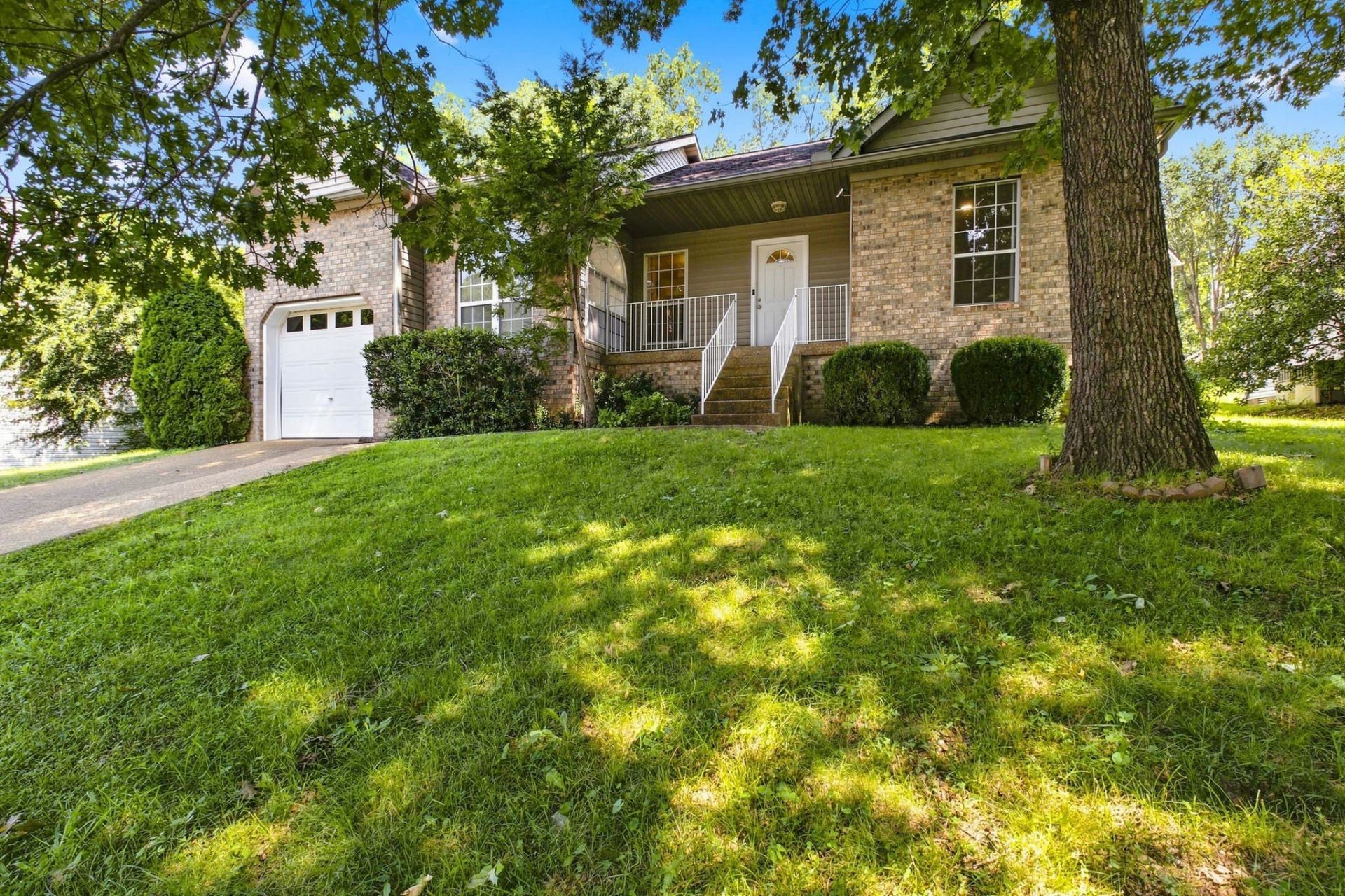 772 Dover Glen Dr , Antioch, TN 37013 Main Photo
