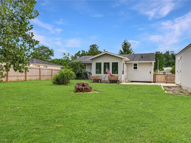 347 Sylvia Drive, Chardon, OH 44024 Photo 4