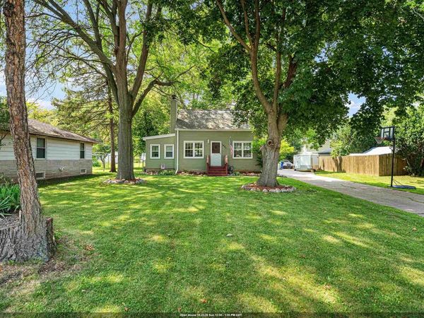1427 OAK STREET, Oshkosh, WI 54901