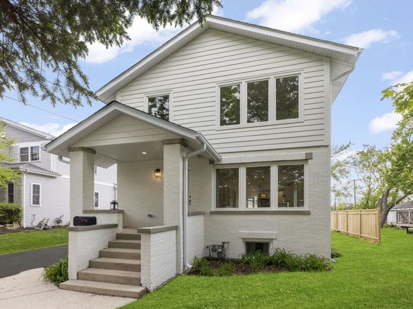 118 N President Street , Wheaton, IL 60187